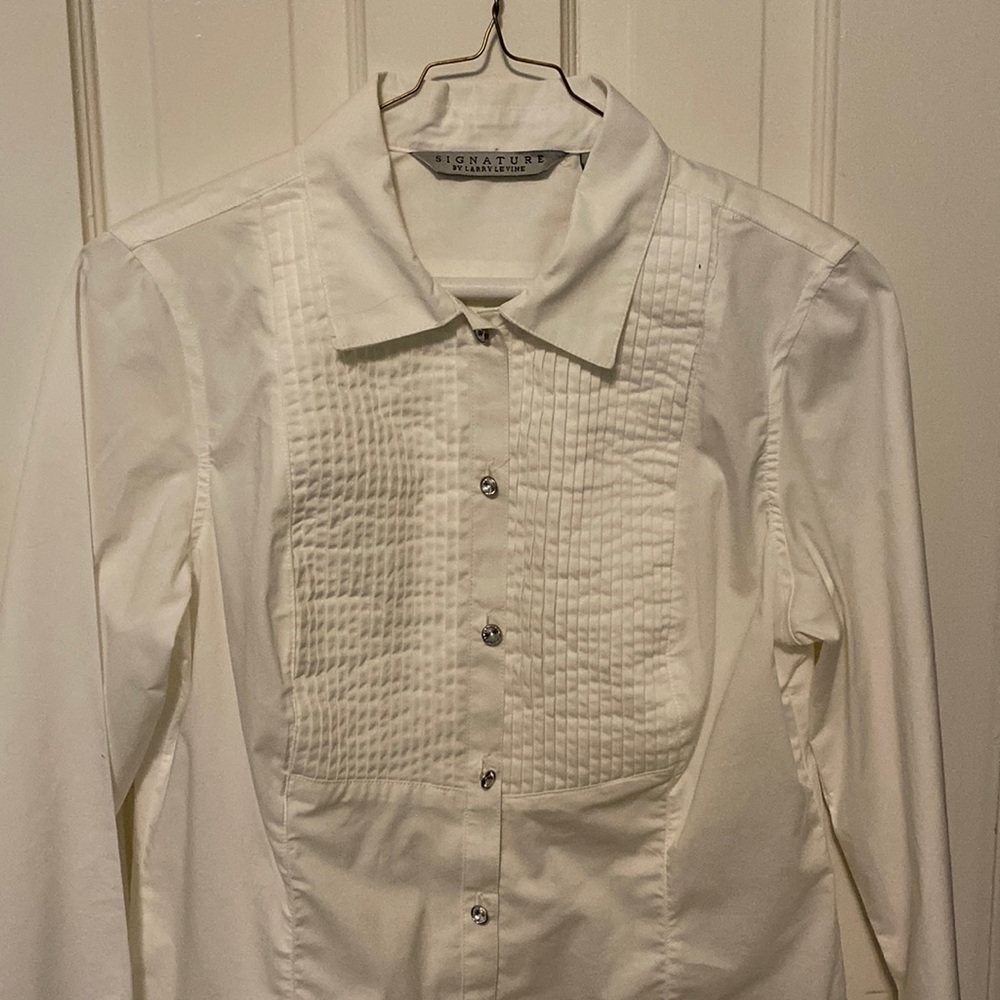 NWOT Women’s Tuxedo style blouse with Rhinestone buttons